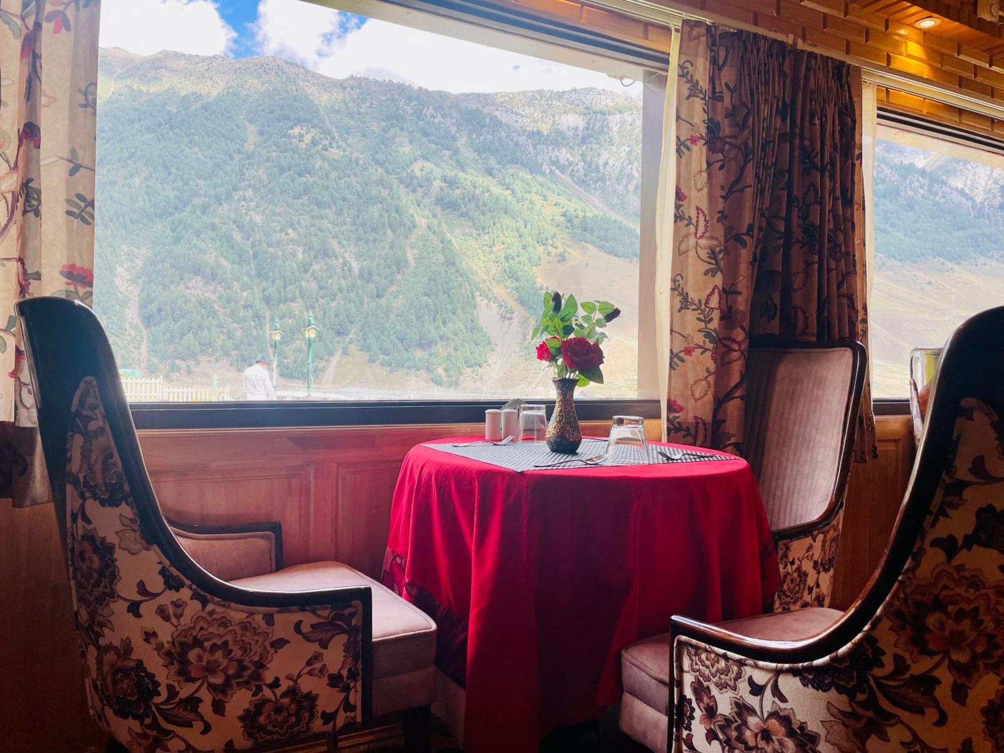 Hotel Village Walk Sonāmarg エクステリア 写真